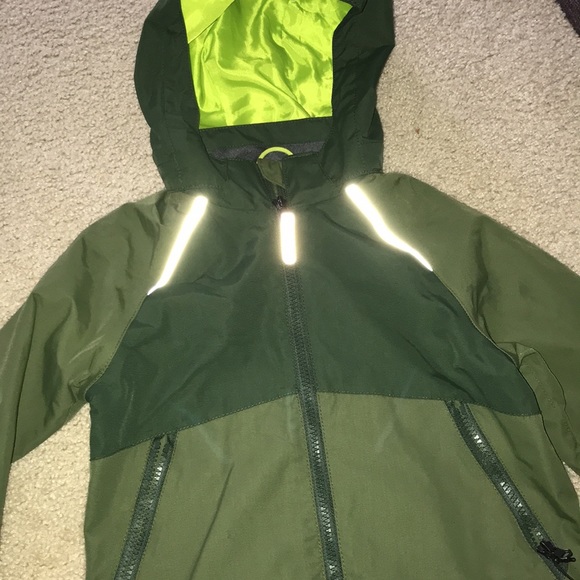Hooded rain jacket - Picture 2 of 9